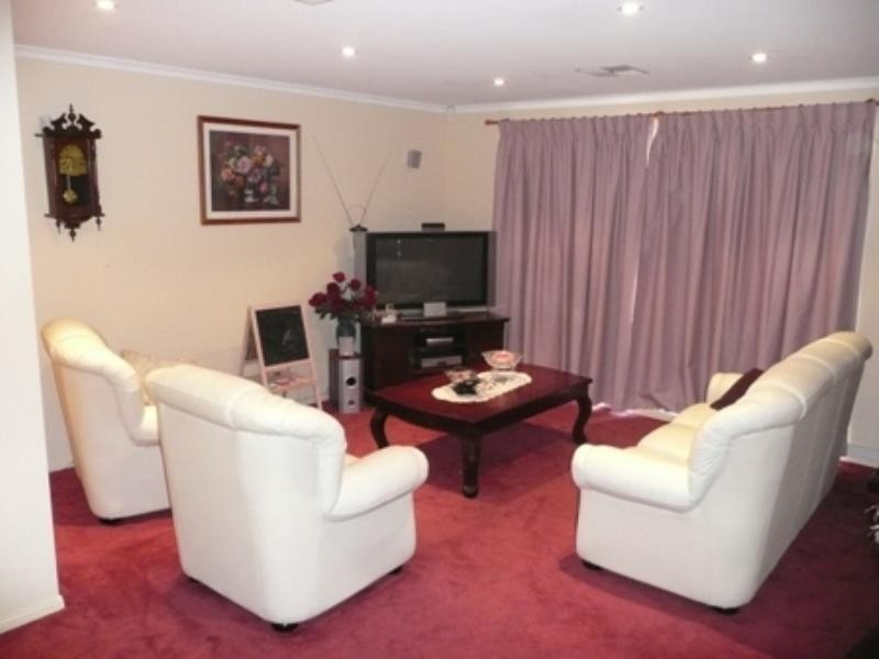 1 Kingborn Road, Parafield Gardens SA 5107