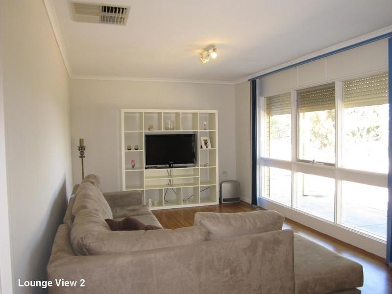 38 McKenzie Crescent, Gulfview Heights SA 5096