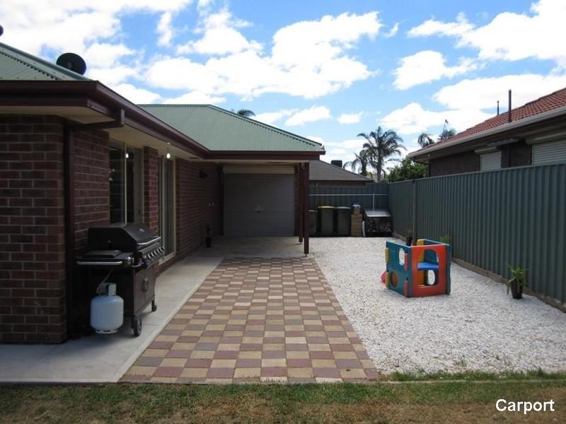 11 Moneva Street, Paralowie SA 5108