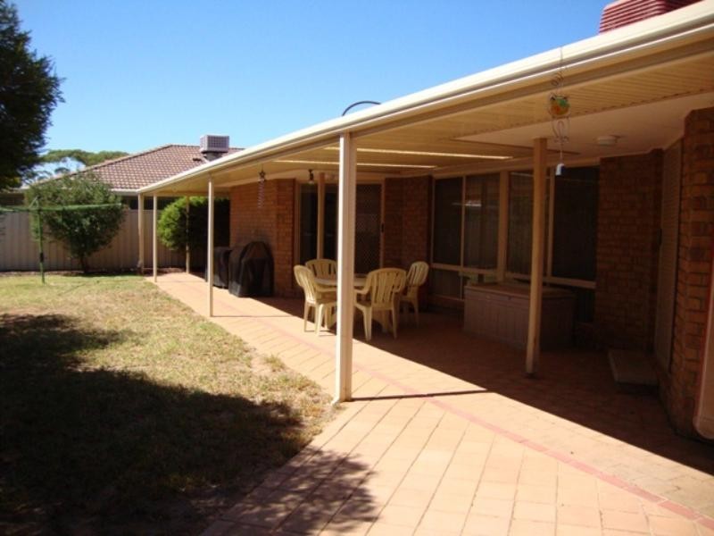 9 Holmeswood Court, Para Hills West SA 5096