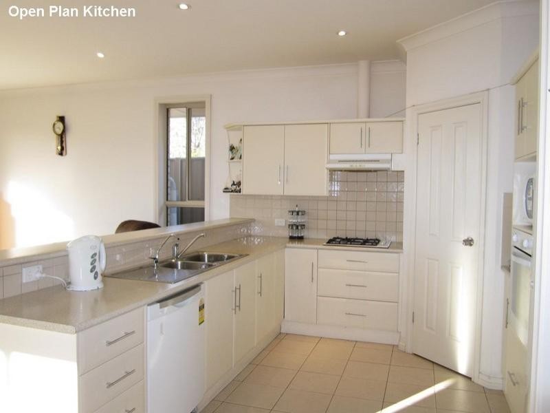 11 Barkuna Avenue, Mitchell Park SA 5043