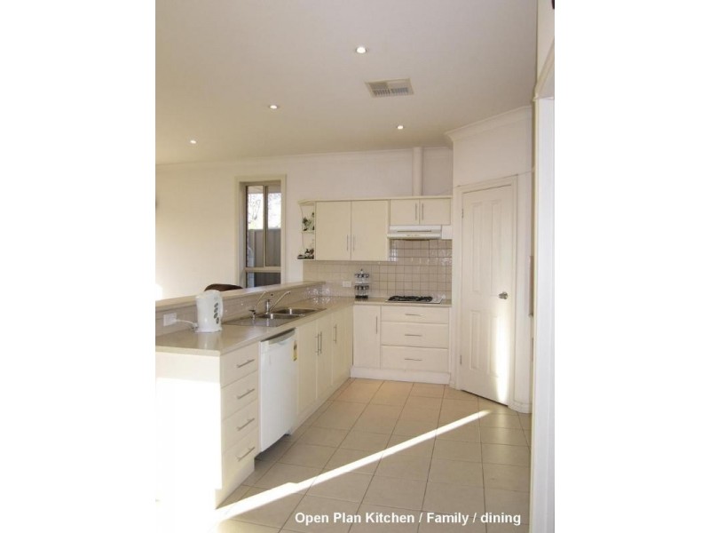 11 Barkuna Avenue, Mitchell Park SA 5043