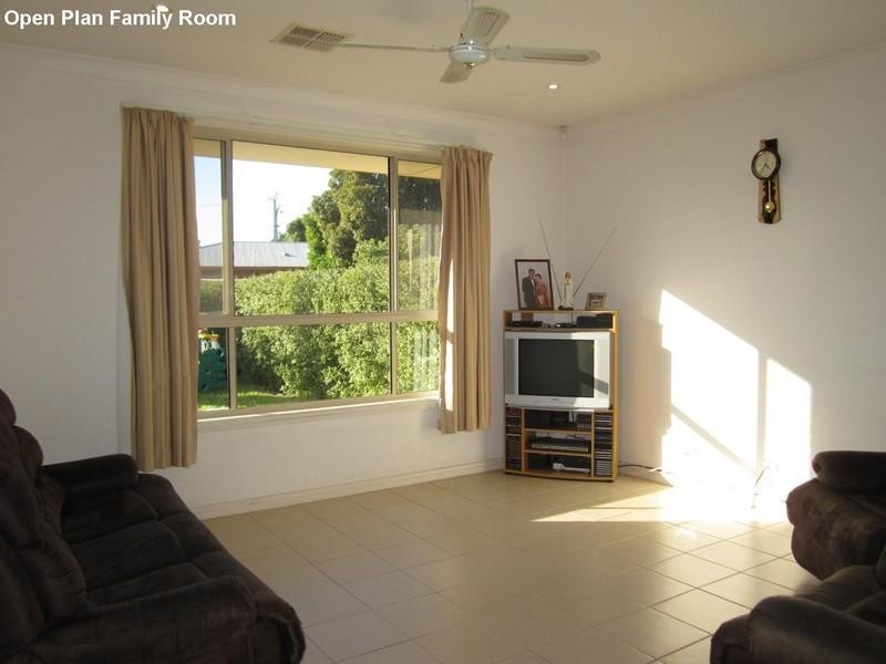 11 Barkuna Avenue, Mitchell Park SA 5043