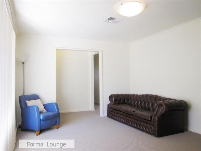 13 Sea View Road, Para Hills SA 5096