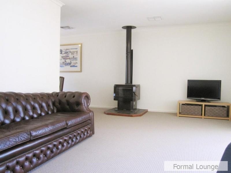 13 Sea View Road, Para Hills SA 5096