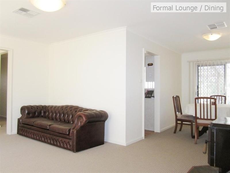 13 Sea View Road, Para Hills SA 5096