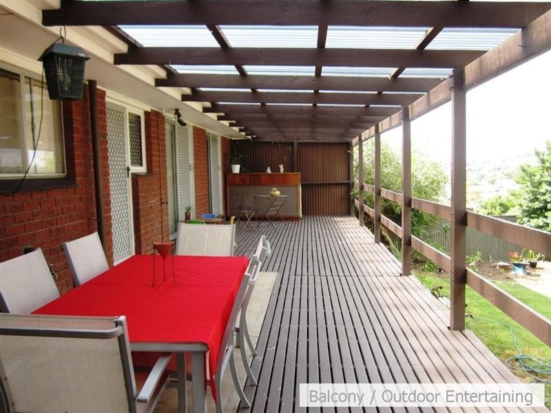 13 Sea View Road, Para Hills SA 5096