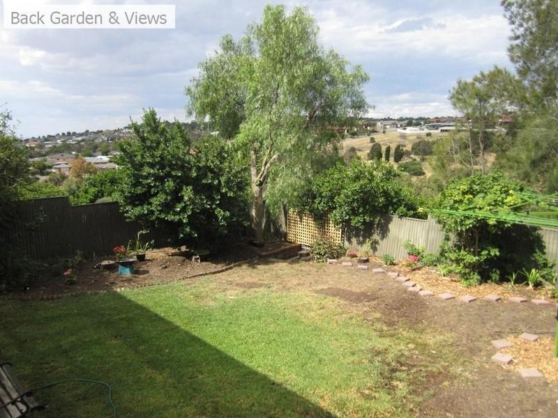 13 Sea View Road, Para Hills SA 5096