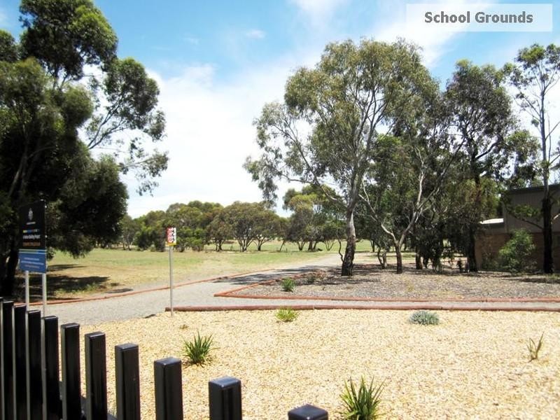 5 Phillip Avenue, Morphett Vale SA 5162