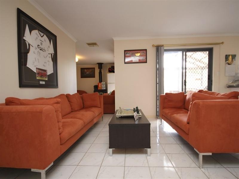 10 Chestnut Grove, Hillbank SA 5112