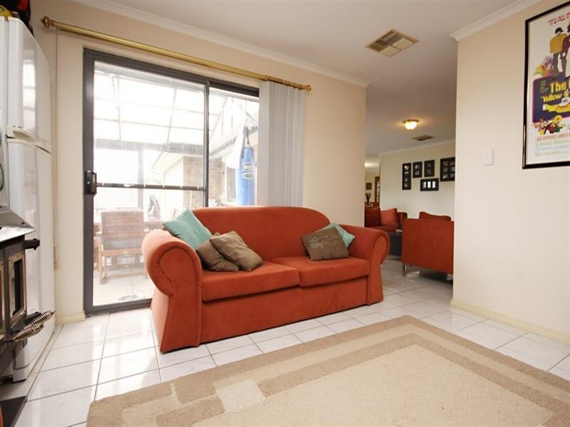 10 Chestnut Grove, Hillbank SA 5112