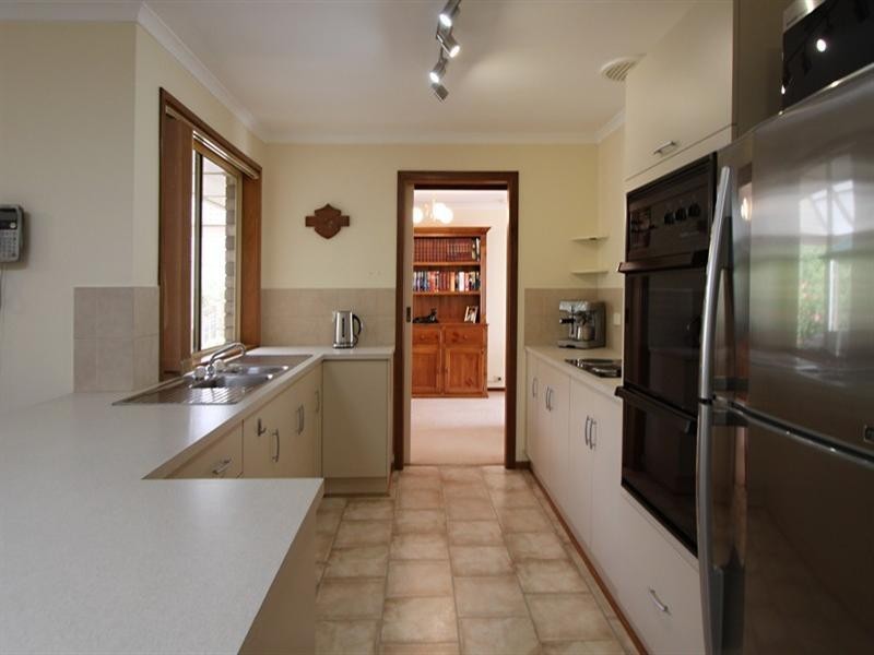 64 Highfield Drive, Hillbank SA 5112