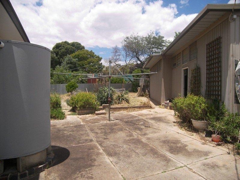 25 St Clair Avenue, Para Hills SA 5096