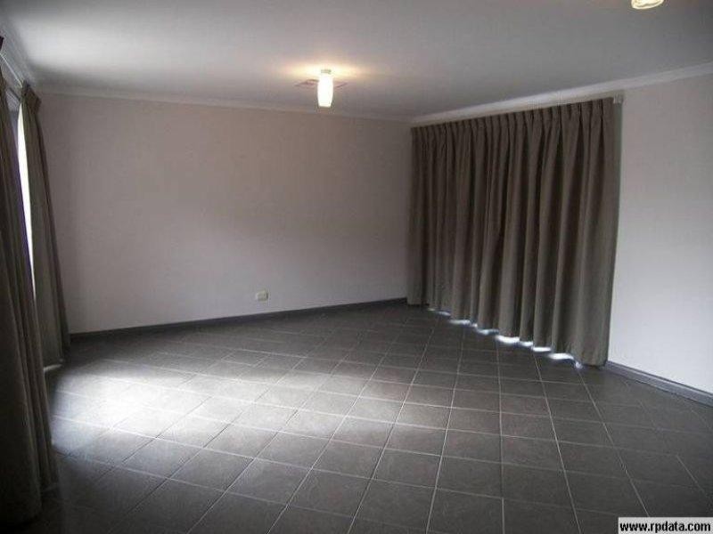 11 Kopoola Crescent, Gilles Plains SA 5086