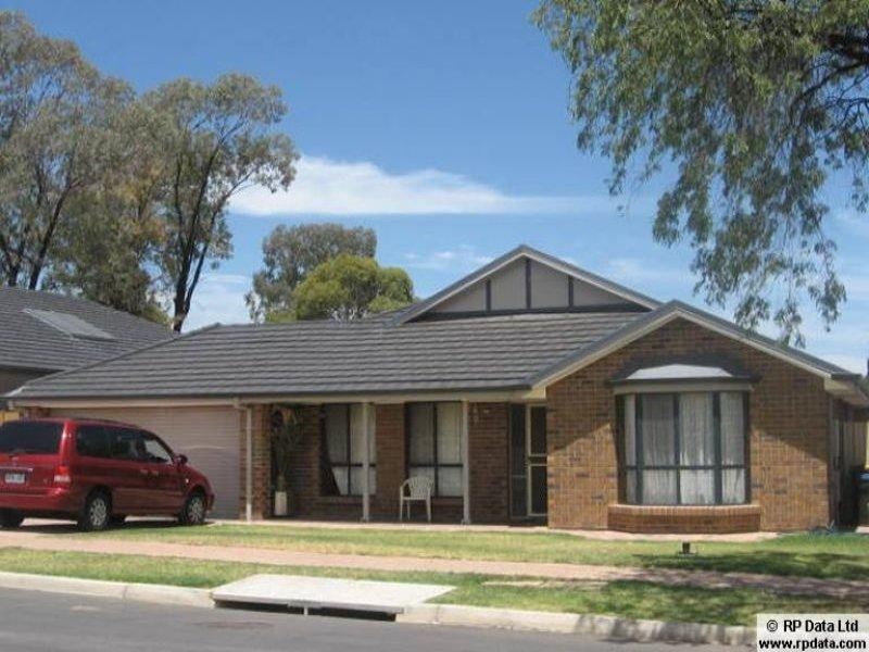 11 Kopoola Crescent, Gilles Plains SA 5086