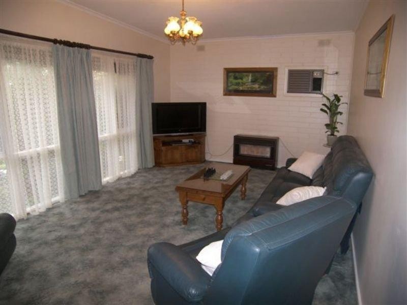 19 Gwender Terrace, Para Hills SA 5096