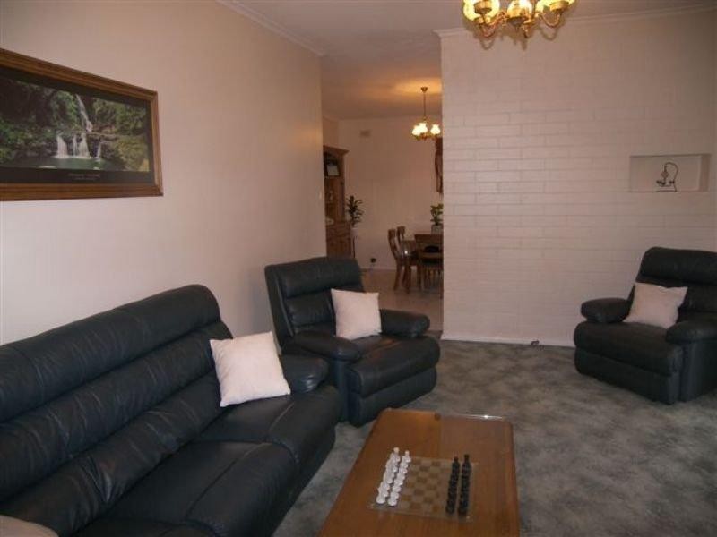 19 Gwender Terrace, Para Hills SA 5096