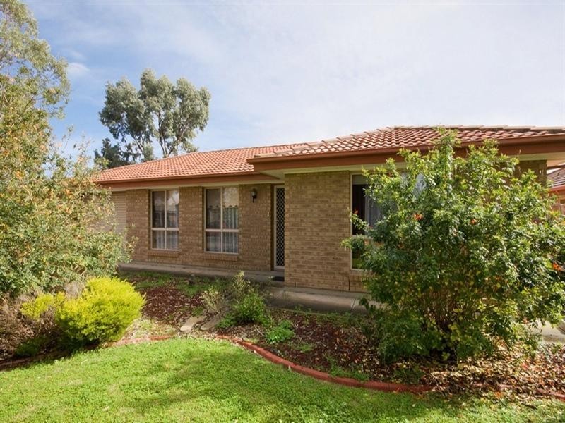 4 Crown Crescent, Paralowie SA 5108