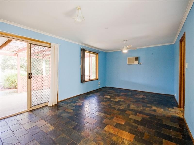 4 Crown Crescent, Paralowie SA 5108