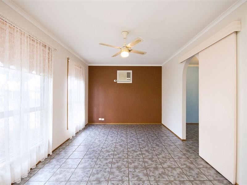 4 Crown Crescent, Paralowie SA 5108