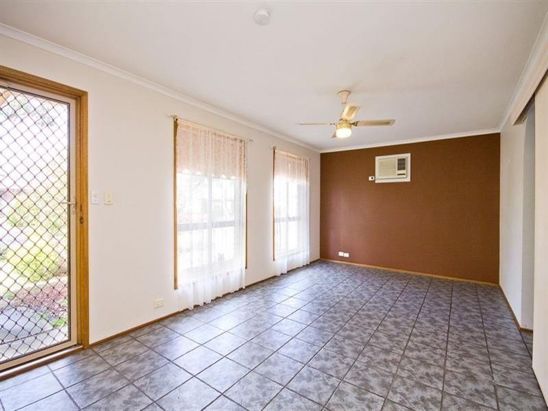 4 Crown Crescent, Paralowie SA 5108