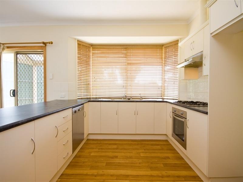 17 Egret Street, Mawson Lakes SA 5095