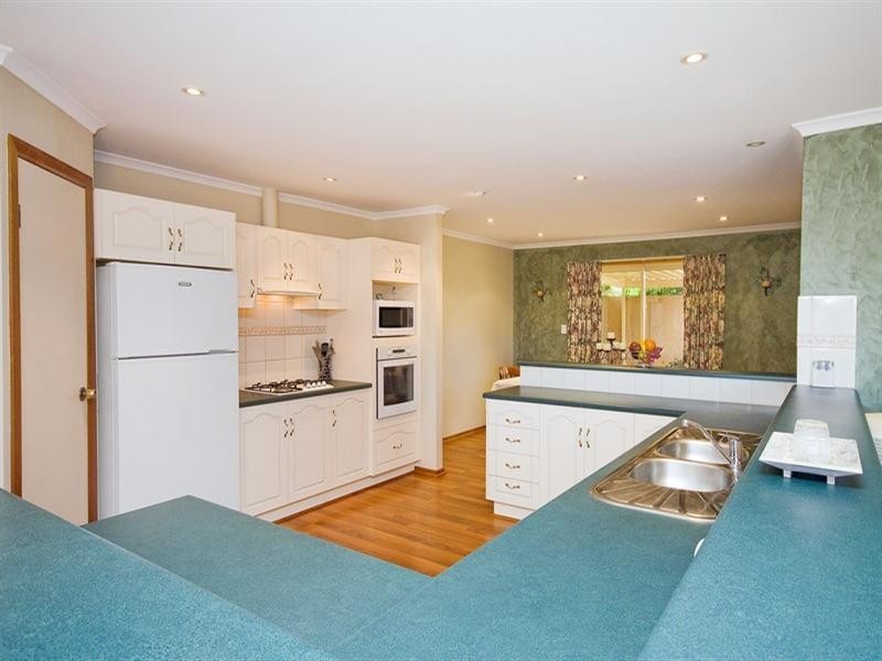 2 Dawn Close, Andrews Farm SA 5114