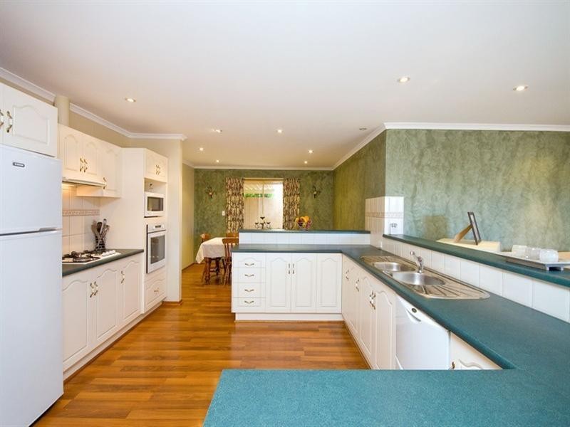 2 Dawn Close, Andrews Farm SA 5114