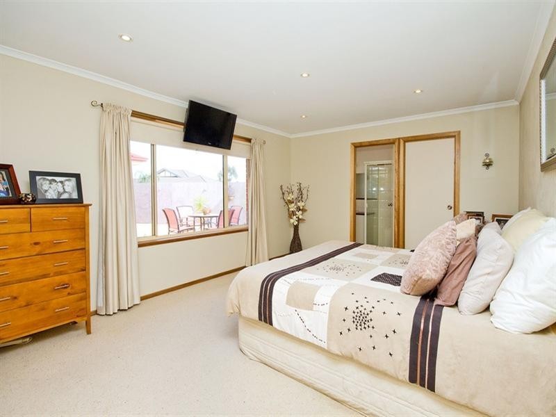 2 Dawn Close, Andrews Farm SA 5114