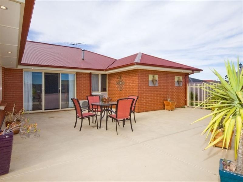 2 Dawn Close, Andrews Farm SA 5114