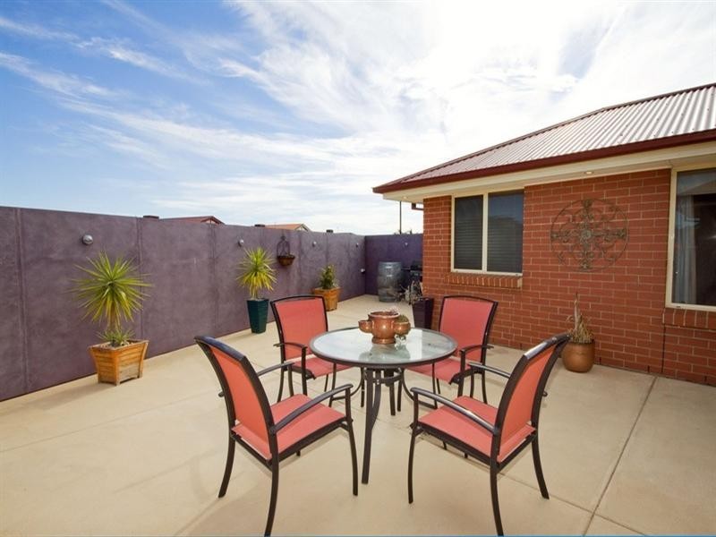 2 Dawn Close, Andrews Farm SA 5114