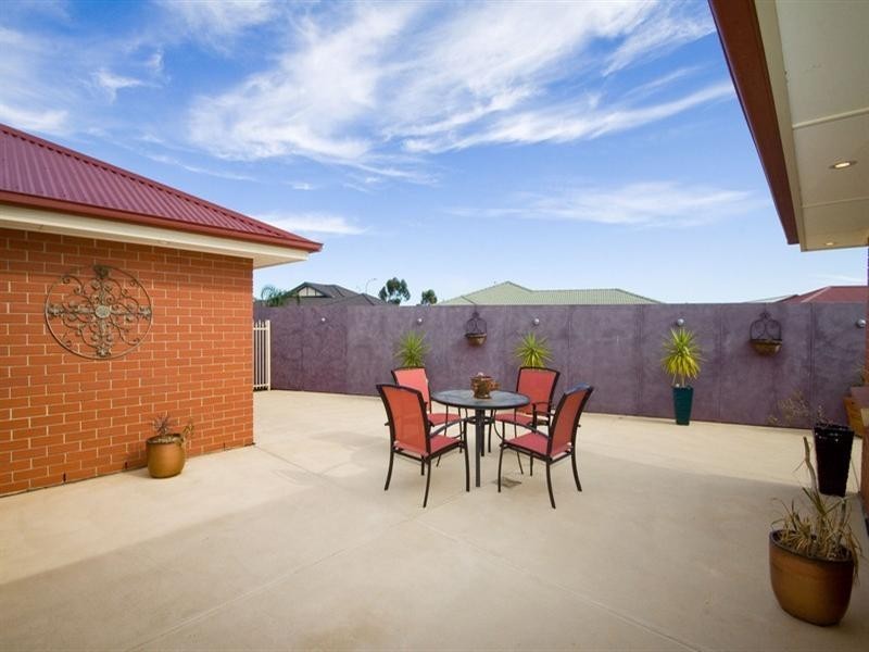 2 Dawn Close, Andrews Farm SA 5114