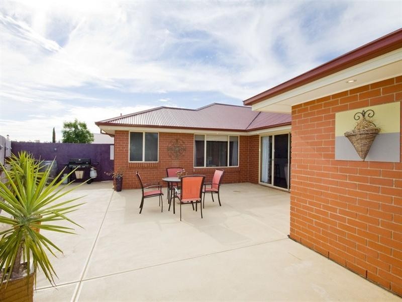 2 Dawn Close, Andrews Farm SA 5114