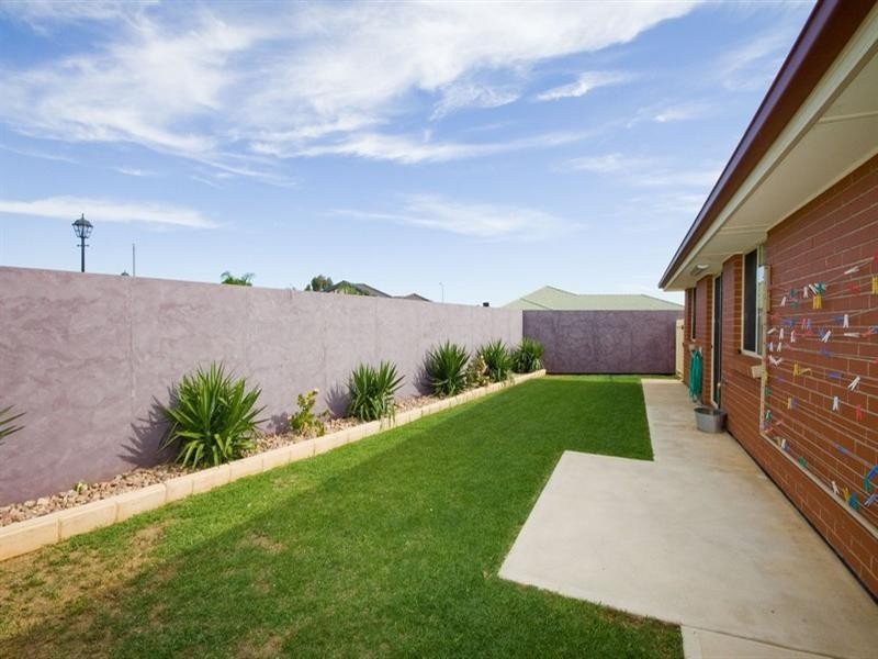 2 Dawn Close, Andrews Farm SA 5114