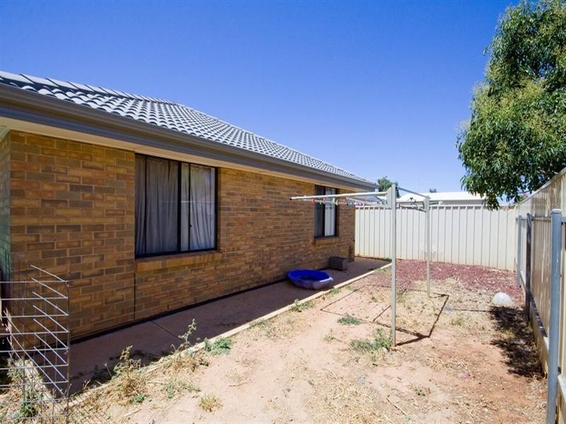 12 Moulds Crescent, Smithfield SA 5114