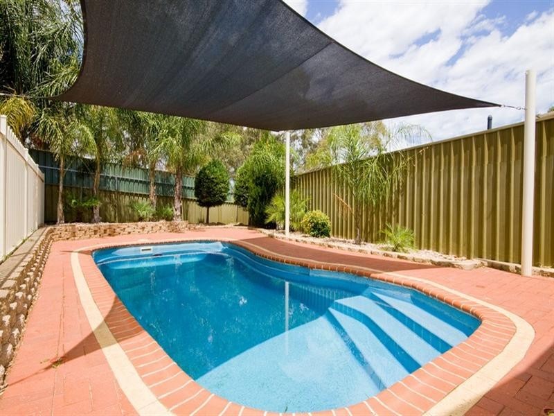 27 Kosmina Crescent, Hillbank SA 5112