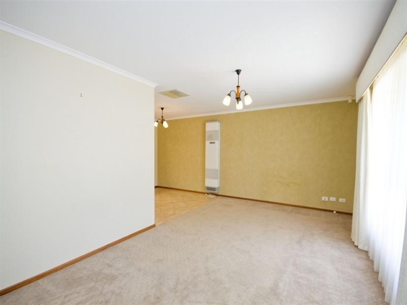 27 Kosmina Crescent, Hillbank SA 5112