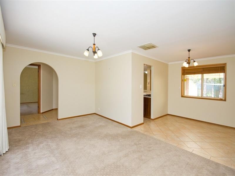 27 Kosmina Crescent, Hillbank SA 5112