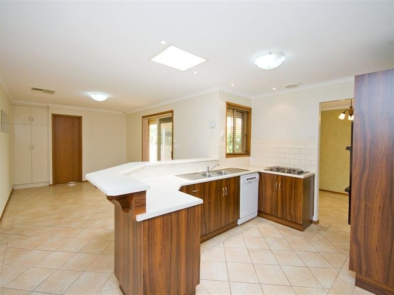 27 Kosmina Crescent, Hillbank SA 5112