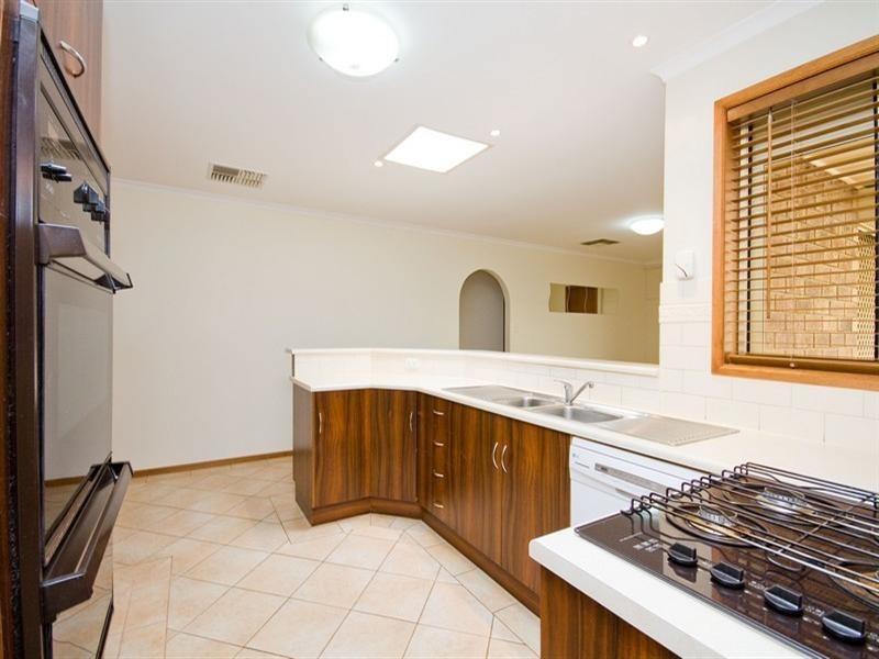 27 Kosmina Crescent, Hillbank SA 5112