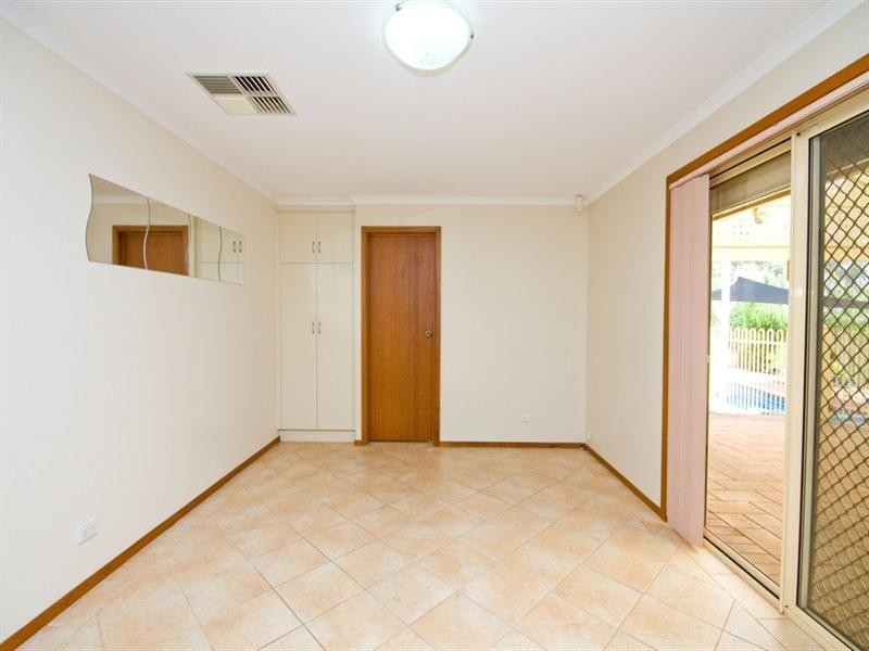 27 Kosmina Crescent, Hillbank SA 5112