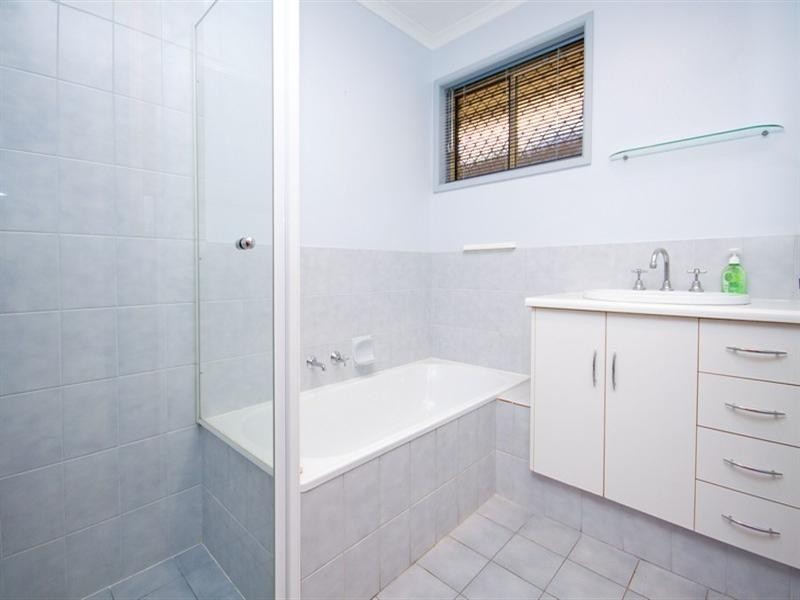 27 Kosmina Crescent, Hillbank SA 5112