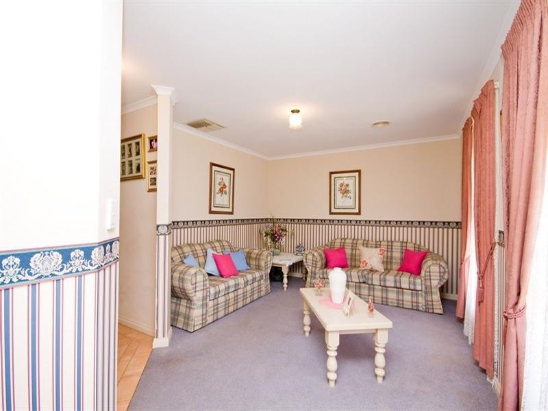 33 Radiata Grove, Salisbury Heights SA 5109