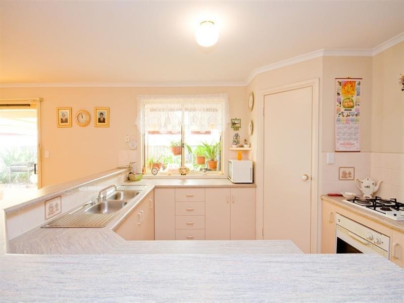 33 Radiata Grove, Salisbury Heights SA 5109