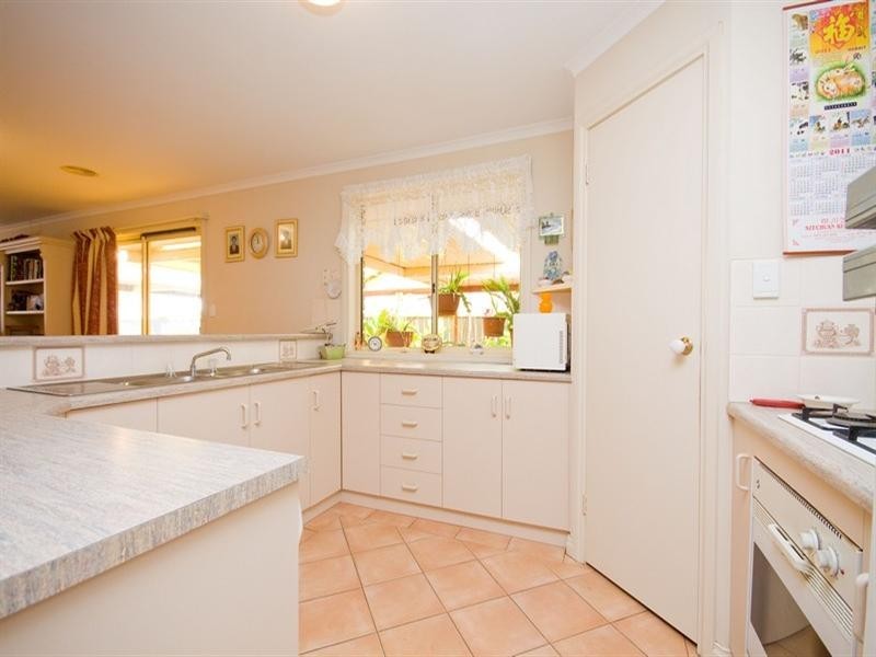 33 Radiata Grove, Salisbury Heights SA 5109