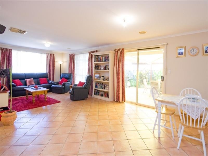 33 Radiata Grove, Salisbury Heights SA 5109