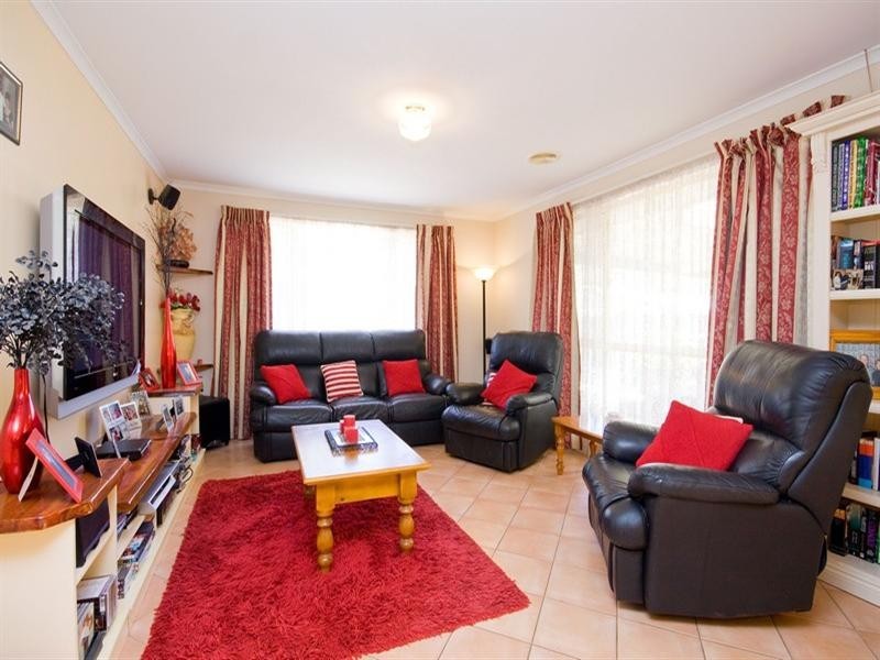 33 Radiata Grove, Salisbury Heights SA 5109