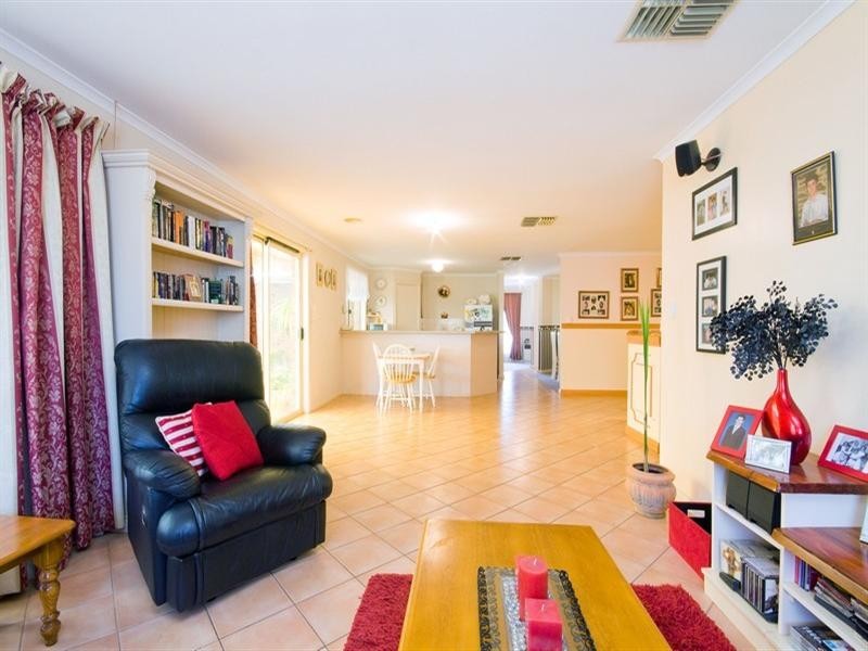 33 Radiata Grove, Salisbury Heights SA 5109