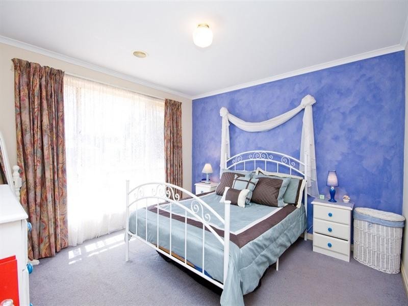 33 Radiata Grove, Salisbury Heights SA 5109