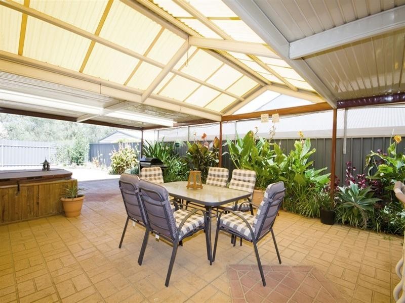 33 Radiata Grove, Salisbury Heights SA 5109